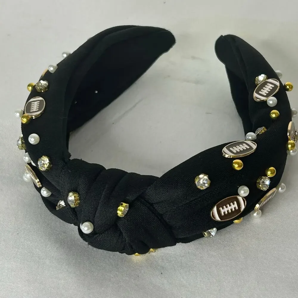 Handmade pearls may applied